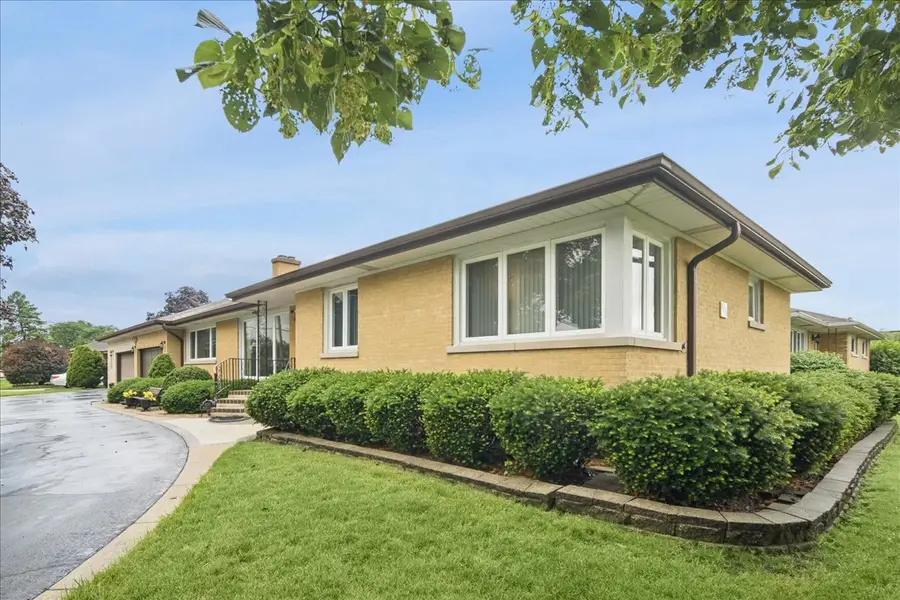 8231 W Berwyn Avenue, Chicago, IL 60656 - #2