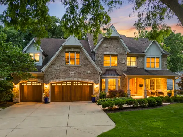 817 Heatherton Drive, Naperville, IL 60563
