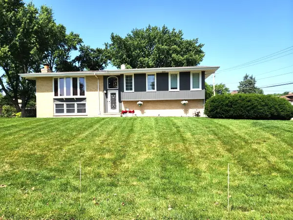 560 Lincoln Street, Roselle, IL 60172