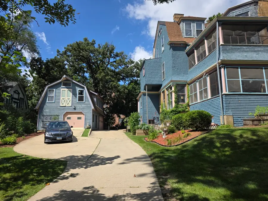 705 W Highland Avenue, Elgin, IL 60123 - #3