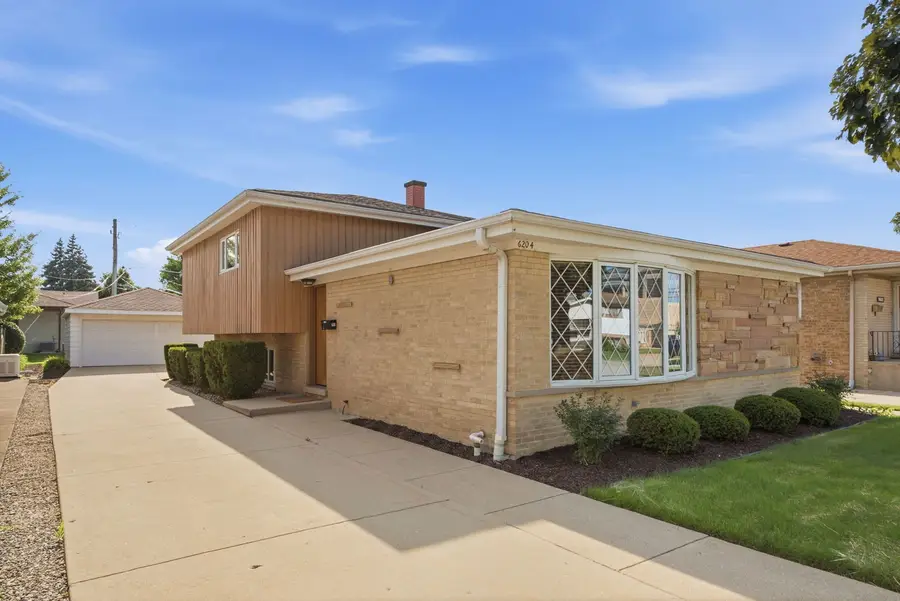 6204 N Emerson Street, Rosemont, IL 60018 - #2