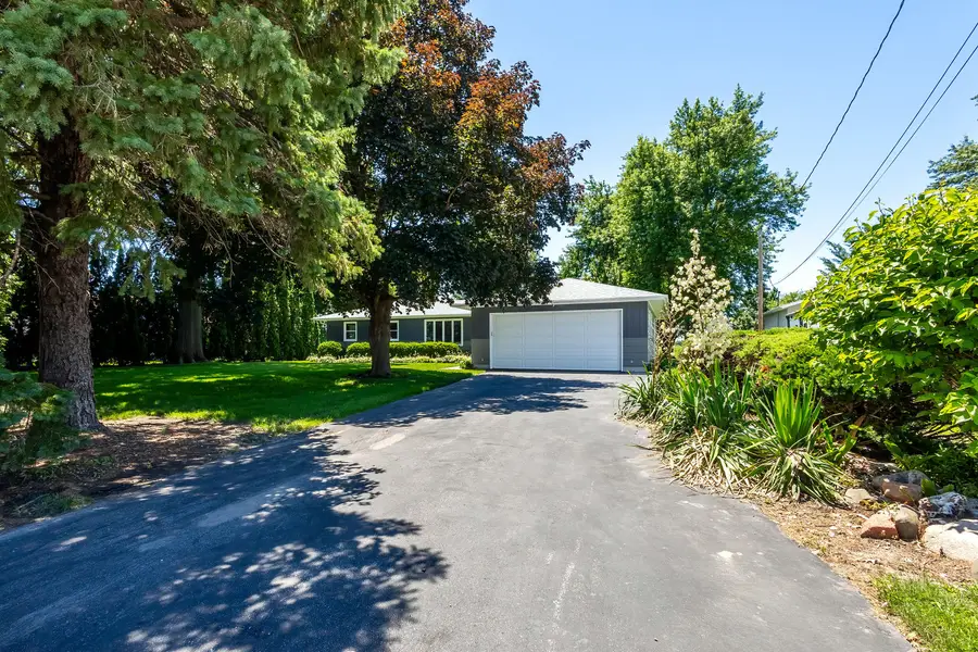 6205 W Kimberly Road, Davenport, IA 52806 - #3