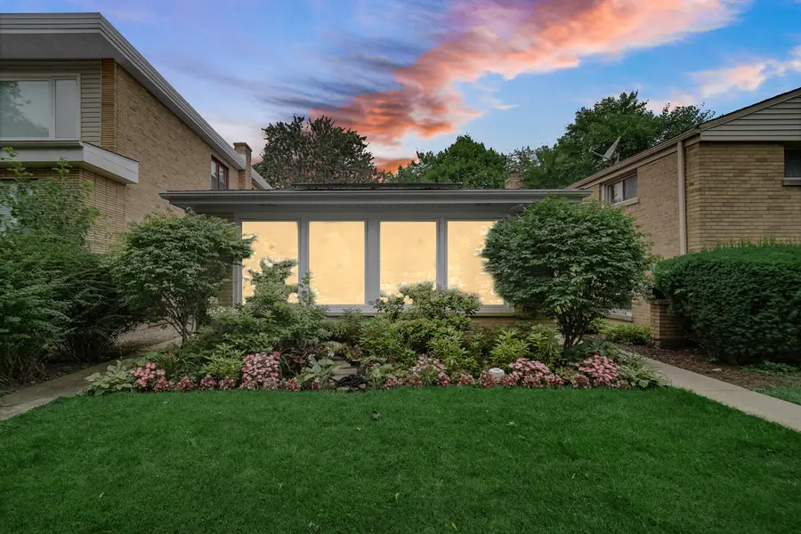 9110 Forestview Road, Evanston, IL 60203 - #3