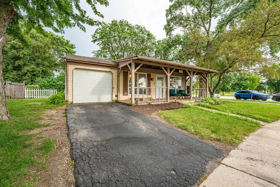 2S677 Wembly Drive, Warrenville, IL 60555 - #2