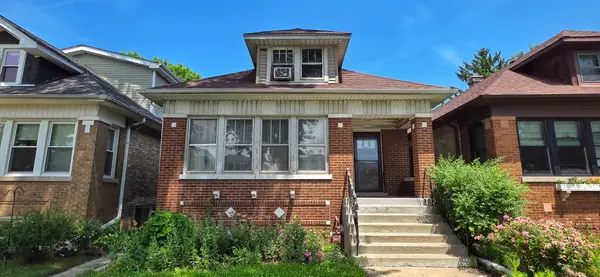 5020 W Dakin Street, Chicago, IL 60641