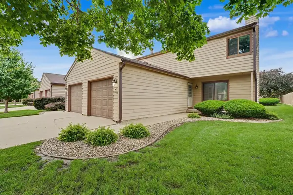 1212 Lancaster Drive #1212, Champaign, IL 61821