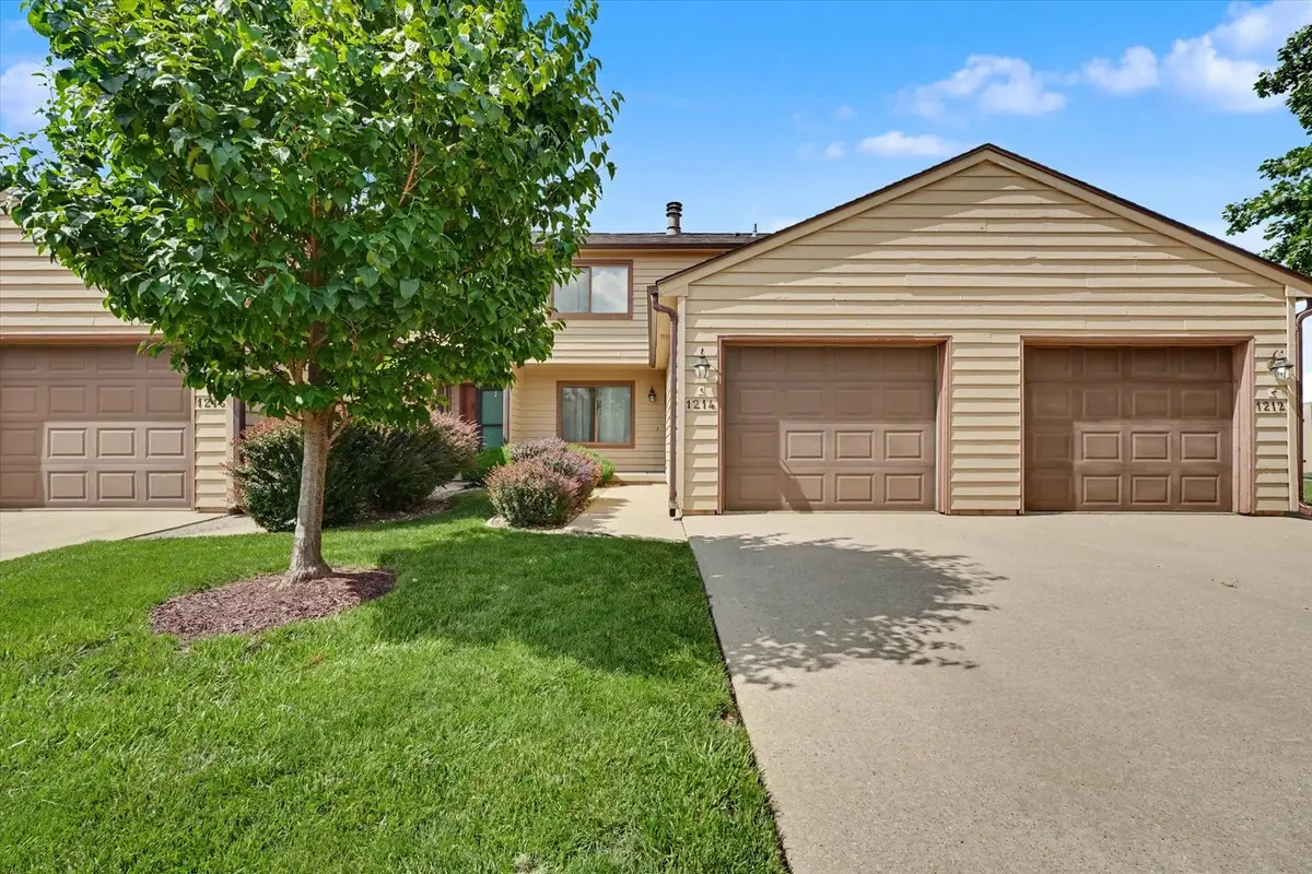 1214 Lancaster Drive #1214, Champaign, IL 61821 - #1