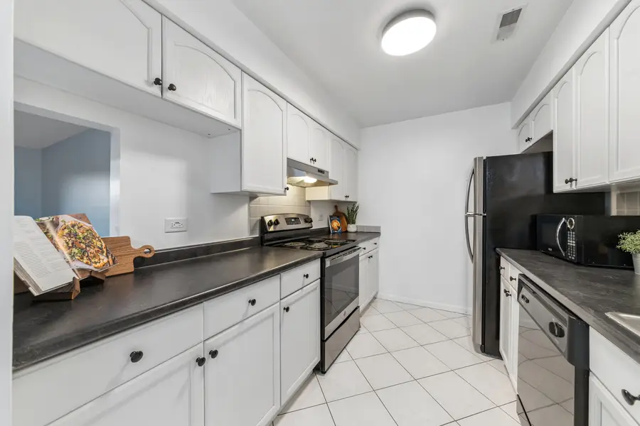 1424 Stonebridge Circle #L9, Wheaton, IL 60189 - #2