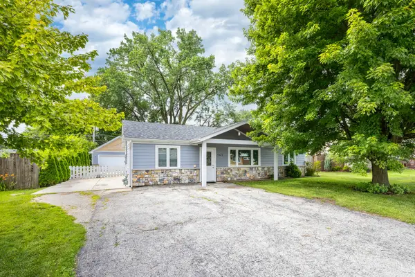7823 W 98th Place, Hickory Hills, IL 60457