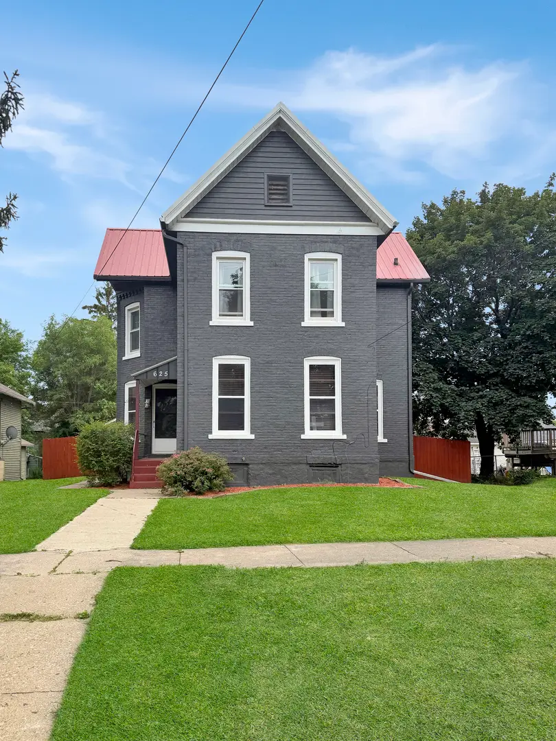 625 W Ringold Street, Freeport, IL 61032 - #1