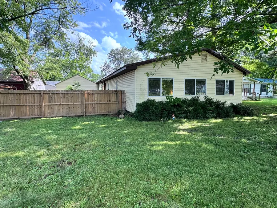 203 W Poplar Street, Odin, IL 62870 - #2