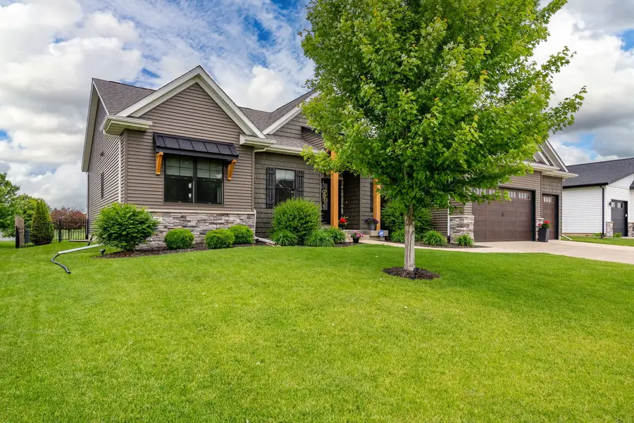 5788 Willmeyer Drive, Bettendorf, IA 52722 - #2