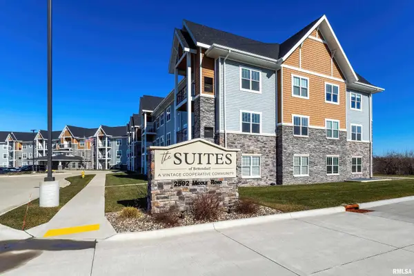 2592 Middle Road #318, Bettendorf, IA 52722