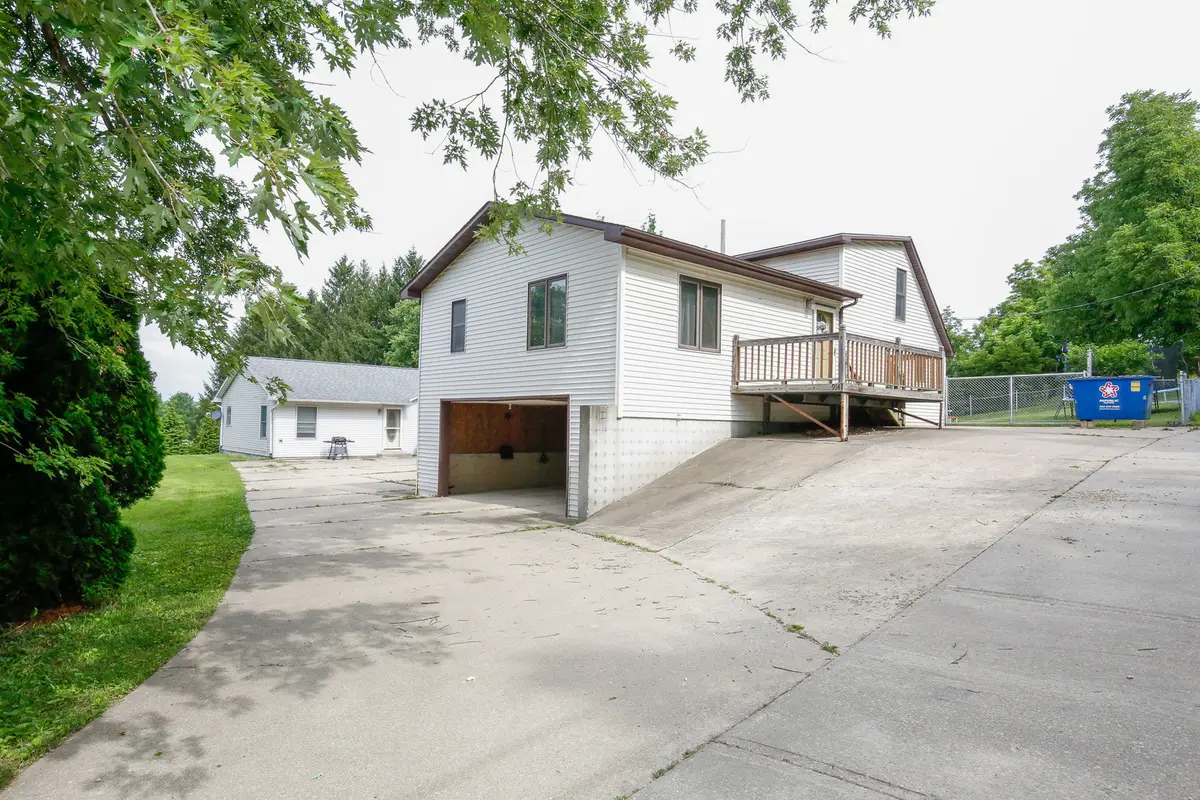 910 Stony Point Road, Dixon, IL 61021 - #1