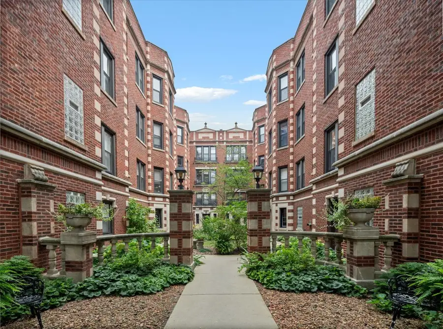 926 W Ainslie Street #3S, Chicago, IL 60640 - #2
