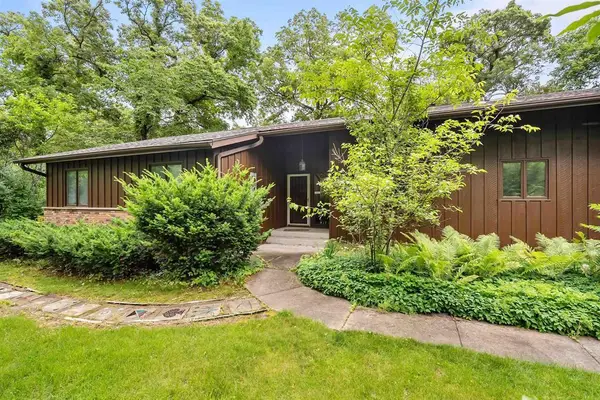 7762 Singing Bird Circle, Roscoe, IL 61073