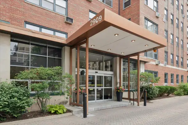 2909 N Sheridan Road #1310, Chicago, IL 60657