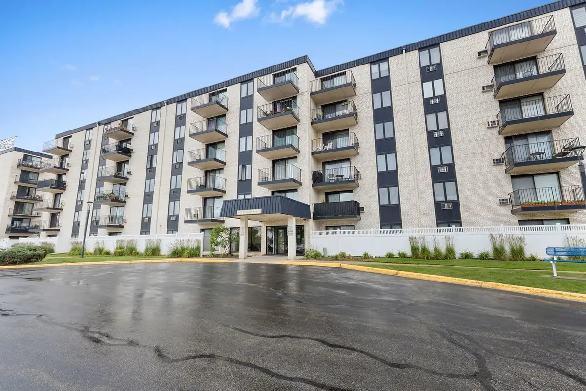 9737 N Fox Glen Drive #2M, Niles, IL 60714 - #1