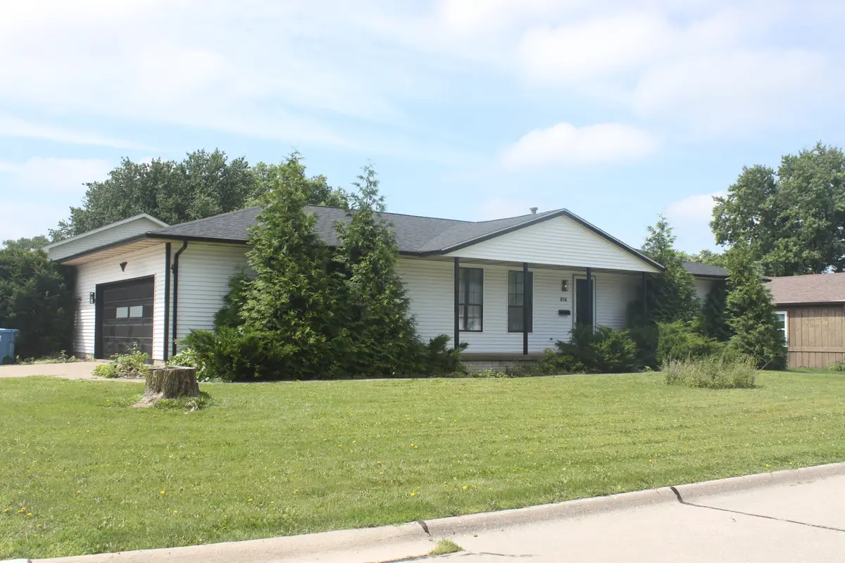 816 Oaklawn Avenue, East Moline, IL 61244 - #1