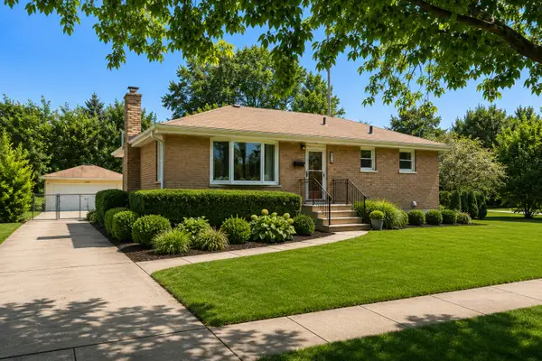 215 E Bryn Mawr Avenue, Roselle, IL 60172