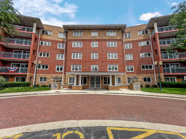 710 Creekside Drive #310, Mount Prospect, IL 60056