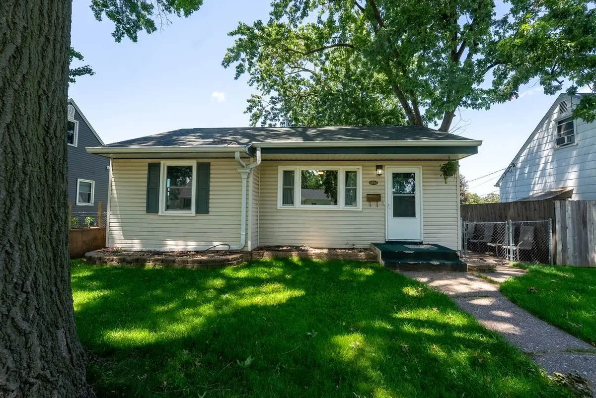 1614 W Hayes Street, Davenport, IA 52804 - #1