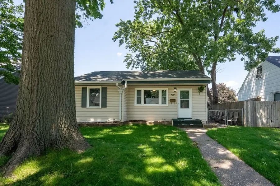 1614 W Hayes Street, Davenport, IA 52804 - #2