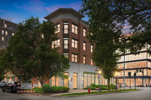 125 N Euclid Avenue #303, Oak Park, IL 60301