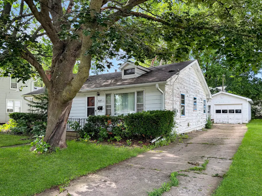 807 E Illinois Street, Freeport, IL 61032 - #2