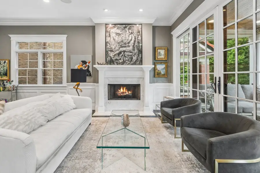 2109 W Sunnyside Avenue, Chicago, IL 60625 - #2