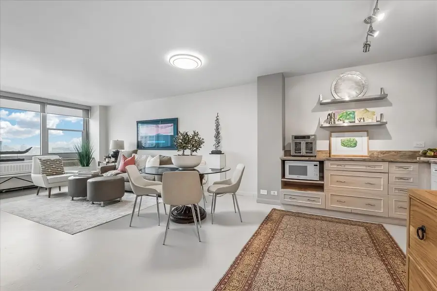555 W Cornelia Avenue #2012, Chicago, IL 60657 - #2