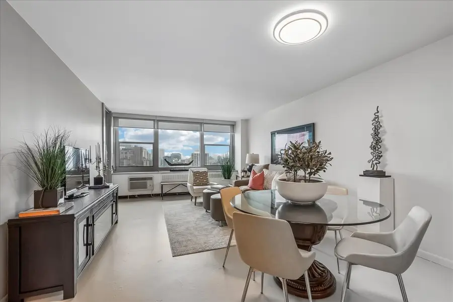 555 W Cornelia Avenue #2012, Chicago, IL 60657 - #3