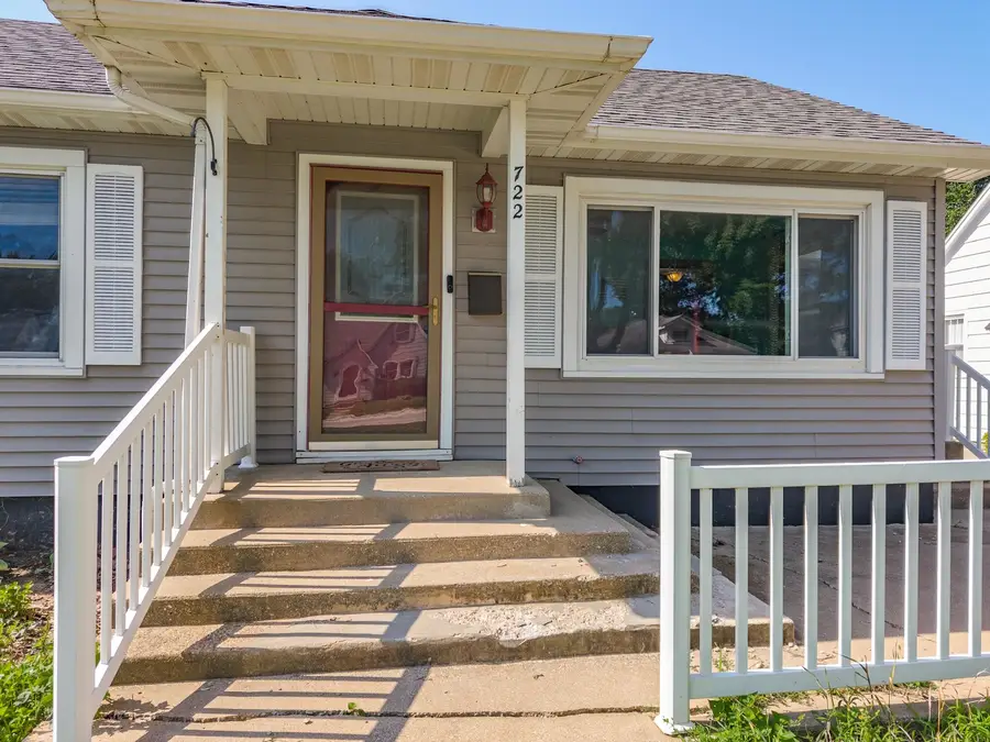 722 W Moulton Street, Pontiac, IL 61764 - #3