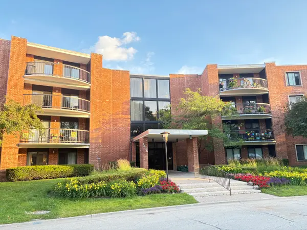 1415 E Central Road #203A, Arlington Heights, IL 60005