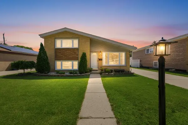 9937 Mulberry Avenue E, Oak Lawn, IL 60453