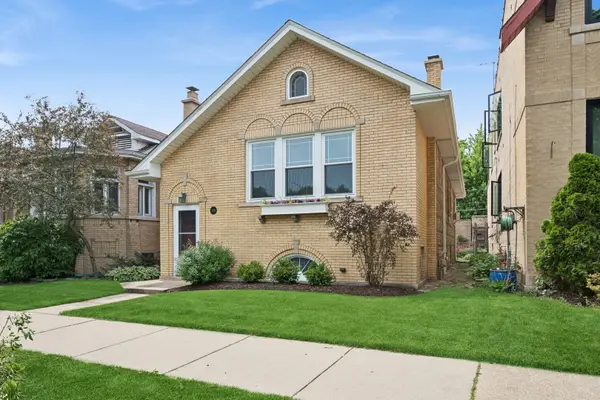 7448 N Rockwell Street, Chicago, IL 60645