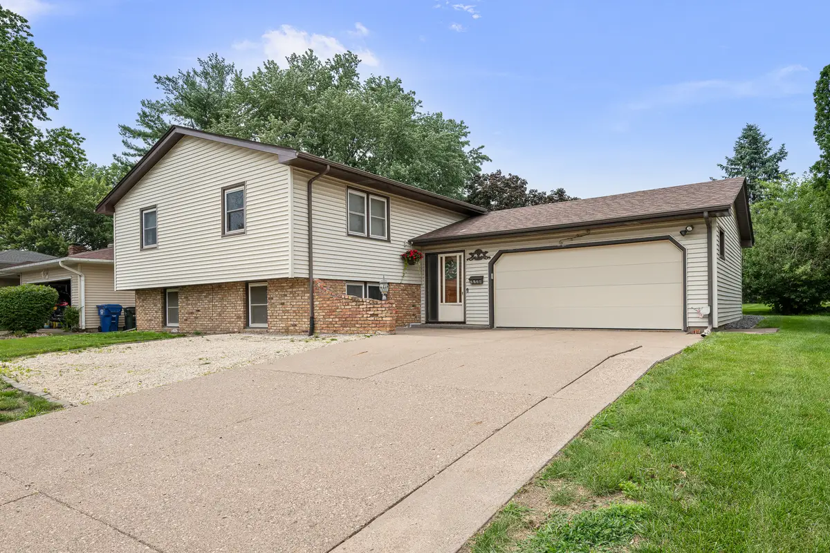 2138 W 38th Place, Davenport, IA 52806 - #1