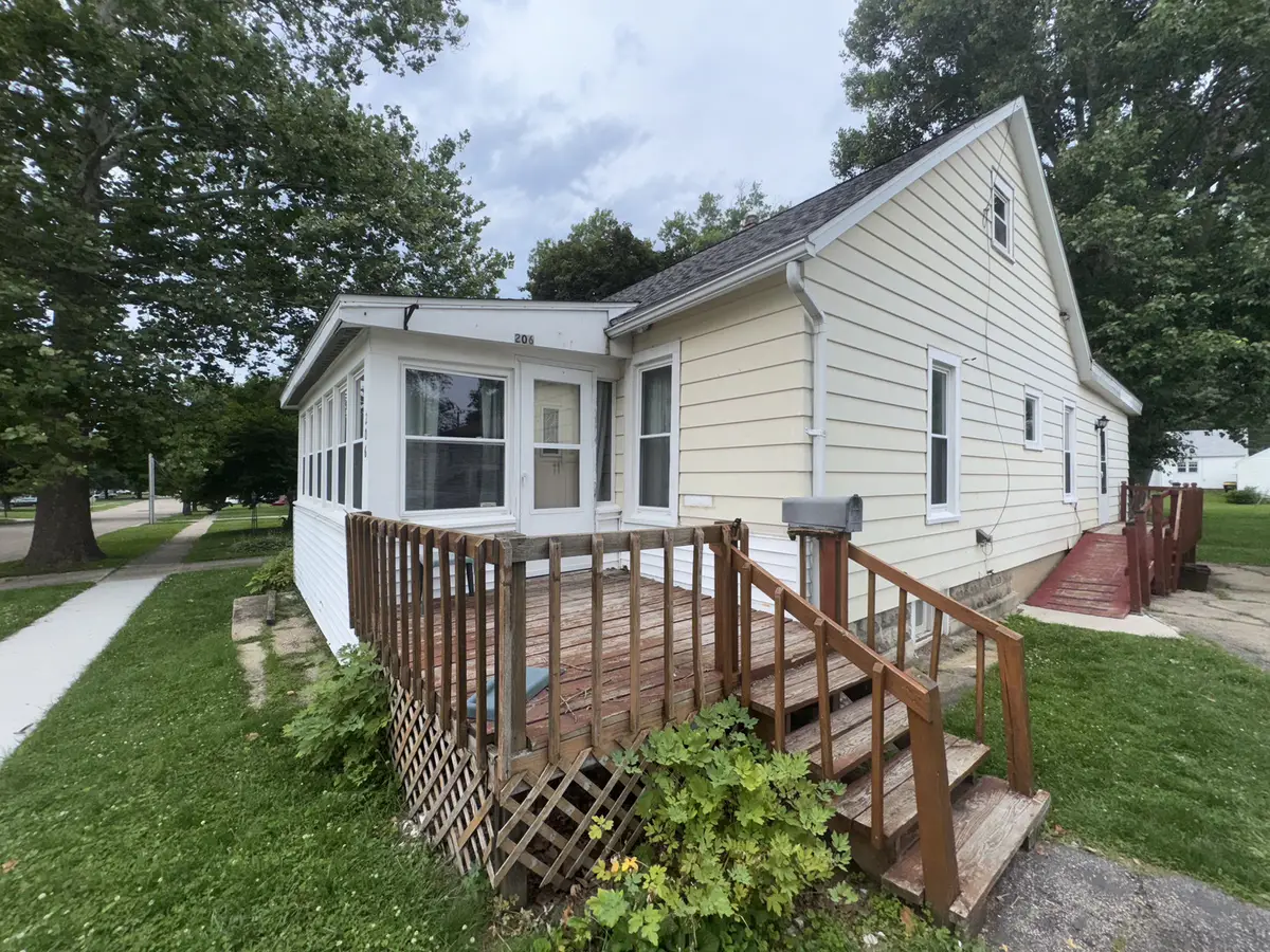 206 W Main Street, Mount Morris, IL 61054 - #1