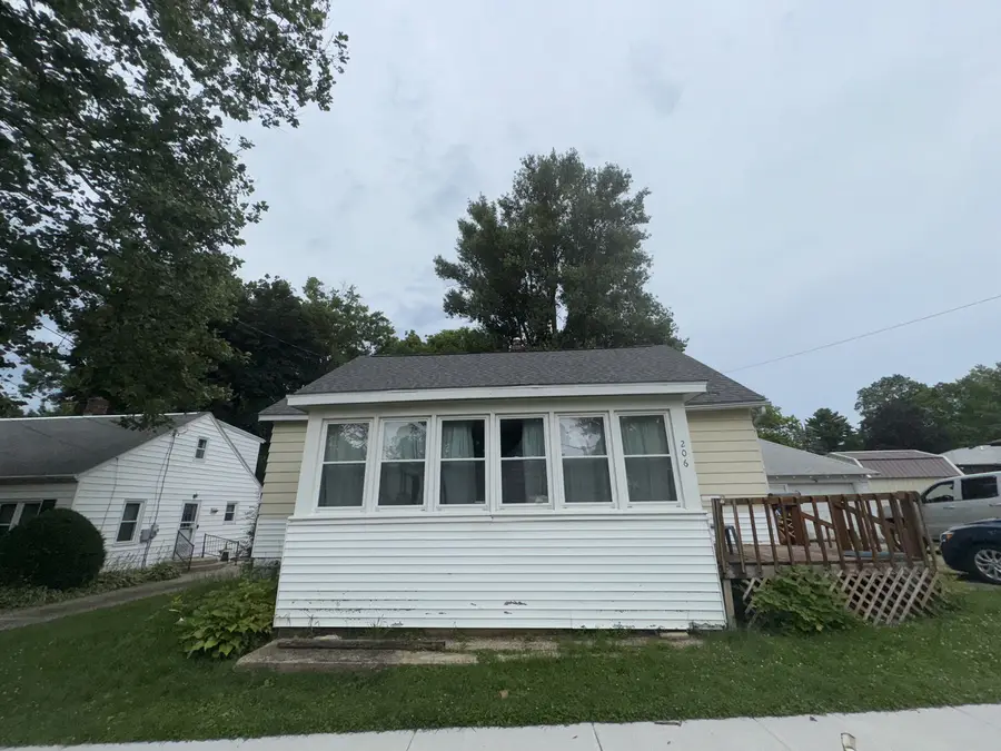206 W Main Street, Mount Morris, IL 61054 - #2