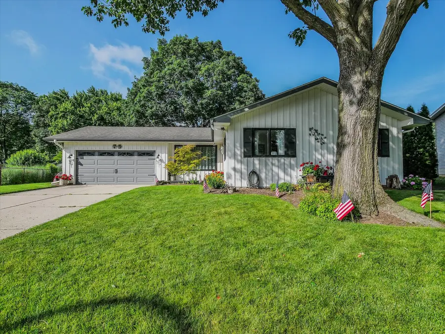 73 Devonshire Circle, Elgin, IL 60123 - #2