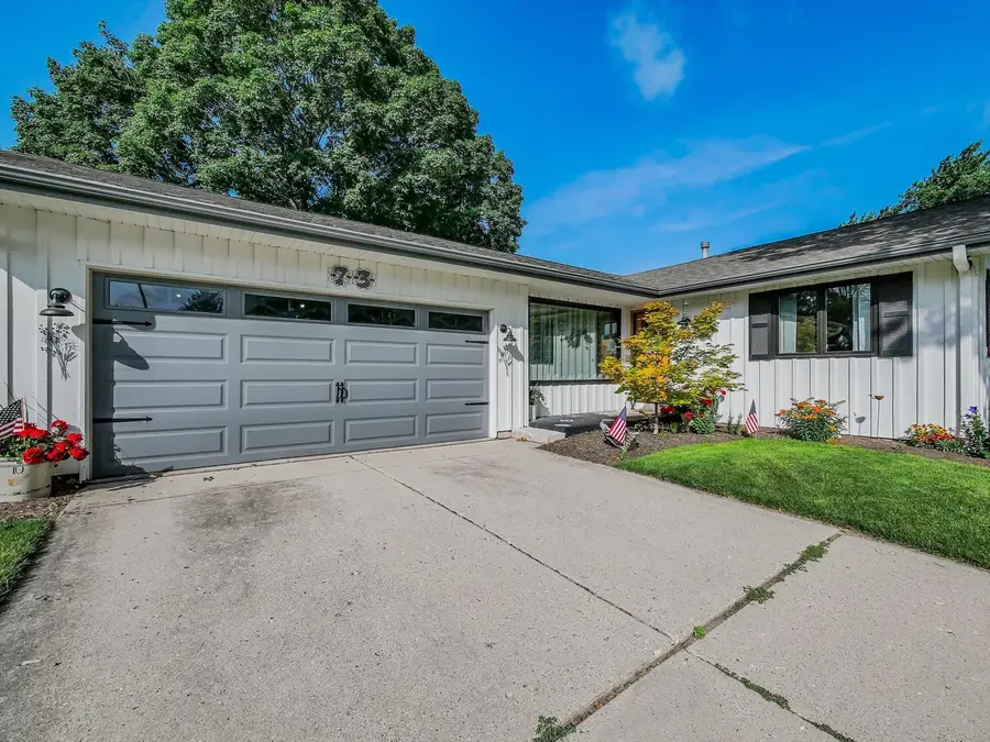 73 Devonshire Circle, Elgin, IL 60123 - #3