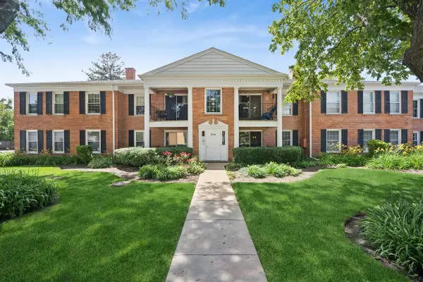 510 Shorely Drive #103, Barrington, IL 60010