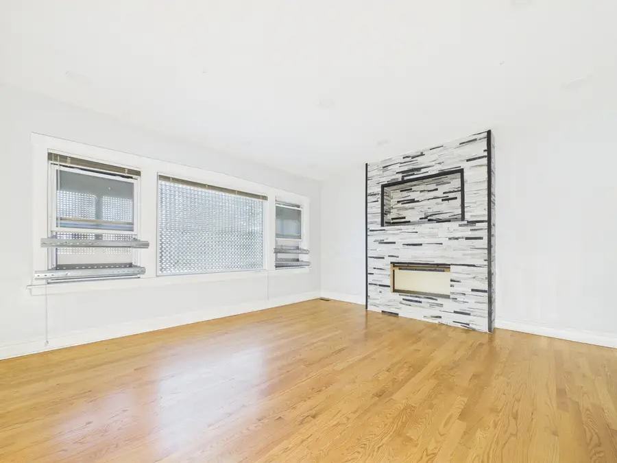 7826 S Paxton Avenue, Chicago, IL 60649 - #3