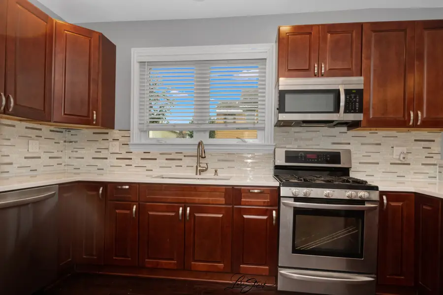 5441 S Hunt Avenue, Summit, IL 60501 - #3
