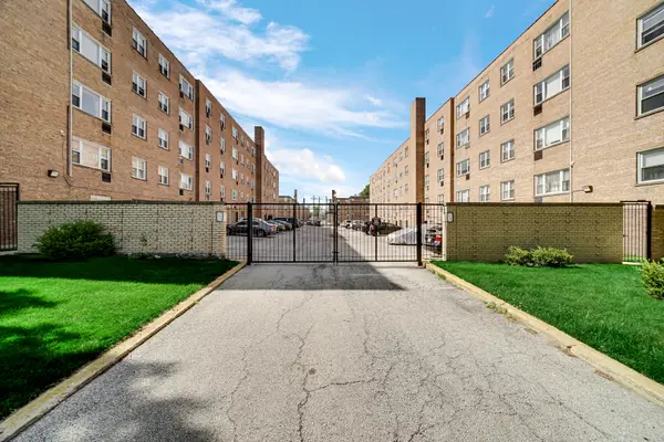 6160 N Damen Avenue #209, Chicago, IL 60659