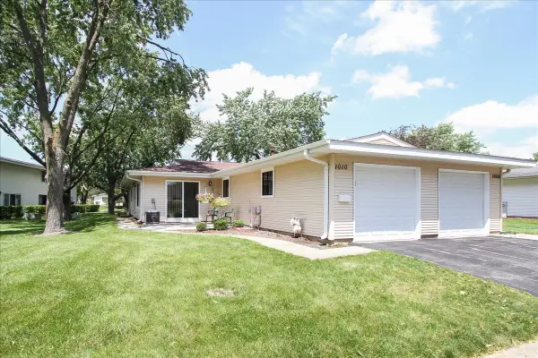 1010 Glastonbury Lane, Schaumburg, IL 60193