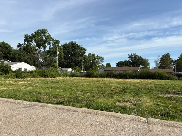 1009 N Cunningham Avenue, Urbana, IL 61802
