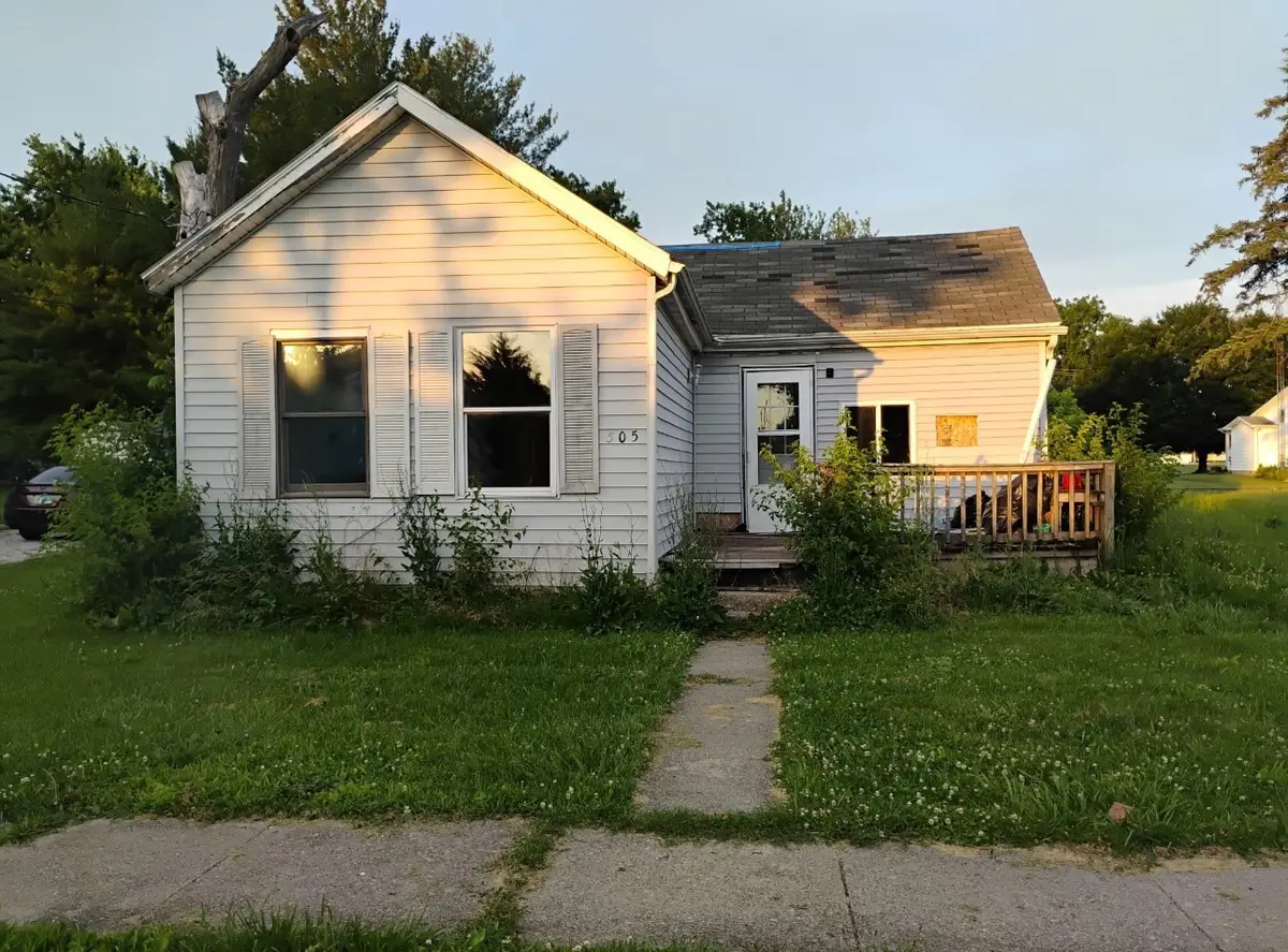 505 N Broadway Street, Newman, IL 61942 - #1