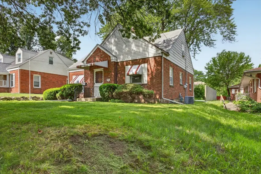 911 21st Street, Rockford, IL 61108 - #2