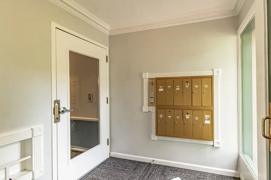 711 E Falcon Drive #201, Arlington Heights, IL 60005 - #2